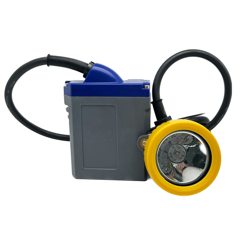 15000lux Miners Hard Hat With Lamp 3.7V 1.67W IP67 Waterproof 16hrs Working Time 6.6Ah 1000 cycles